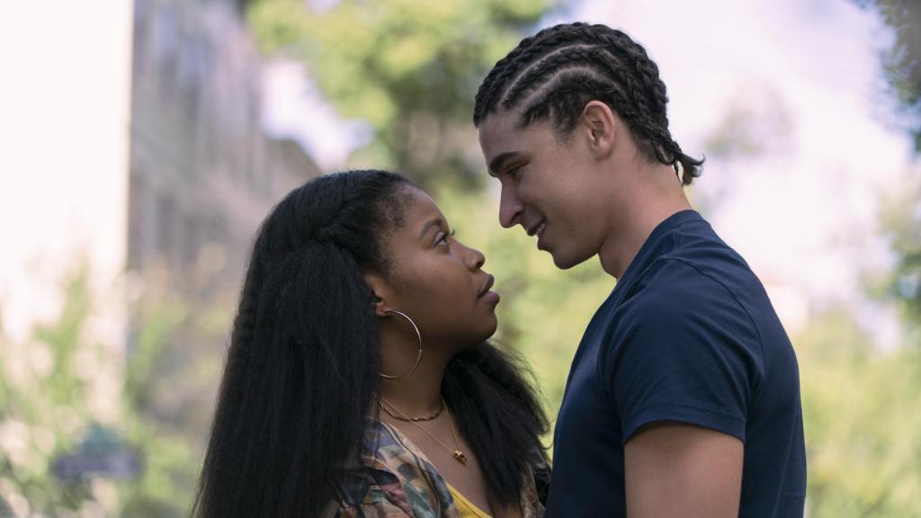 Dominique Fishback e Isaac Powell.