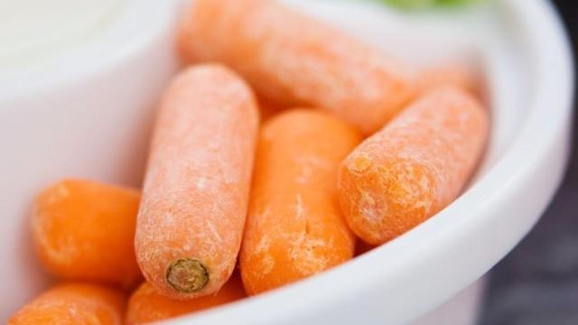 Unas zanahorias recubiertas con un polvillo blanco.