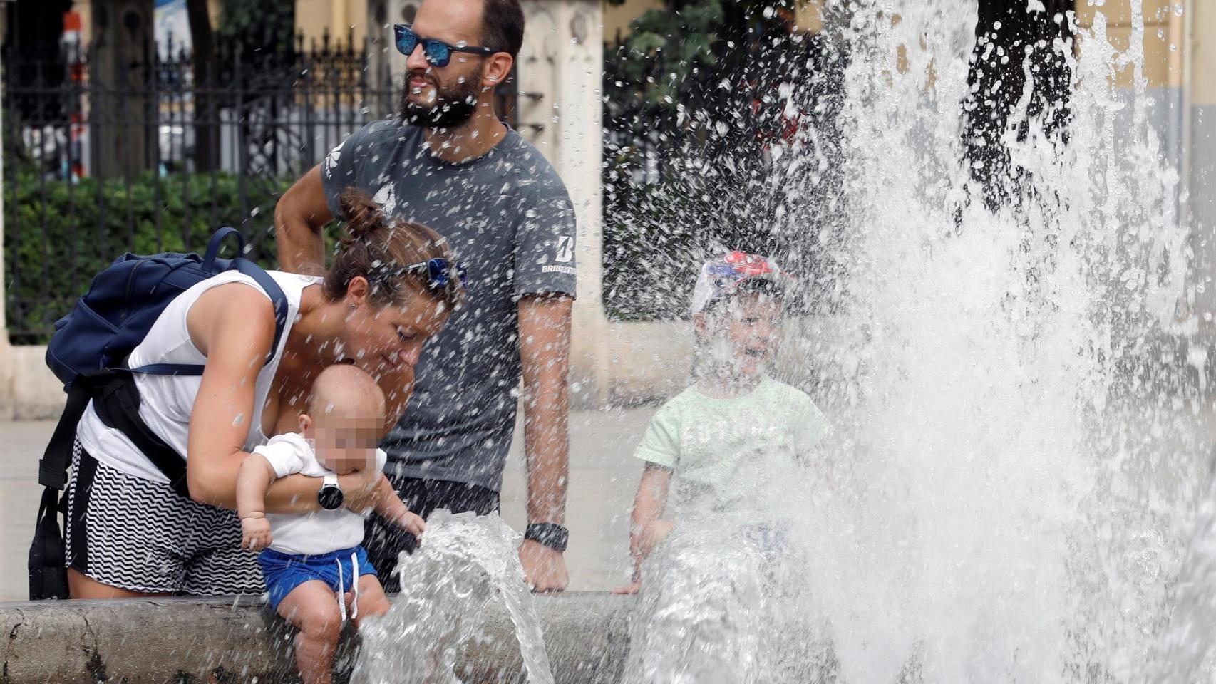 La ola de calor abrasa la Comunidad Valenciana, con máximas que rozan los 46 grados.