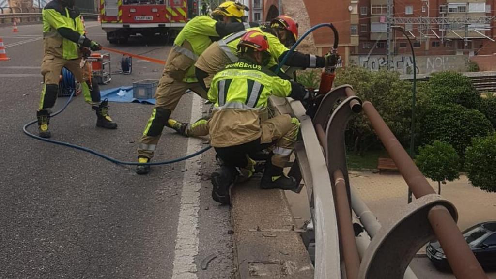 Los Bomberos de Valladolid actuando en Arco Ladrillo