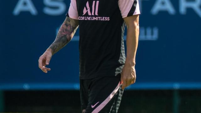 Leo Messi en un entrenamiento con el PSG