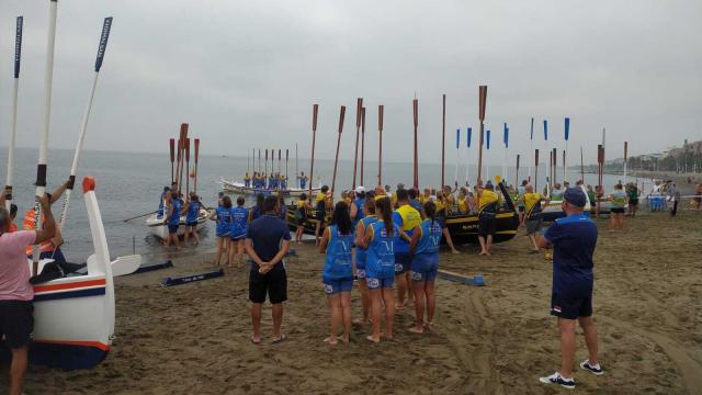 Momento de la competición de jábegas.