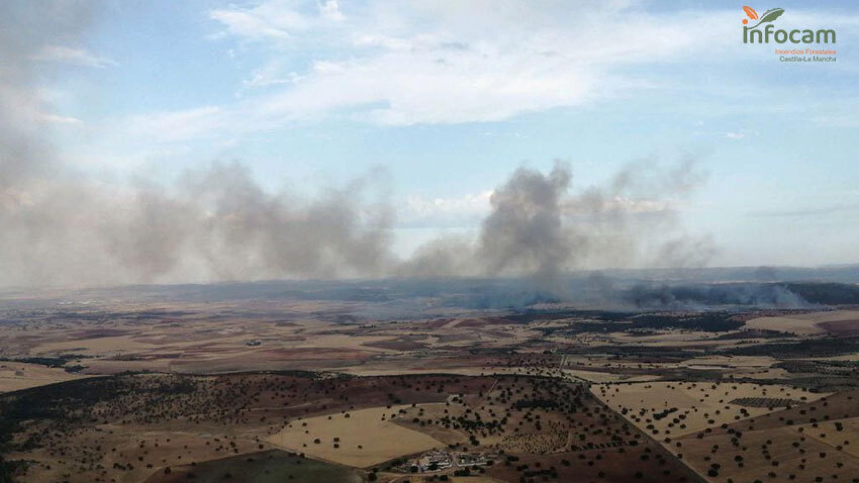 Imagen del incendio declarado el pasado mes de junio en la localidad ciudadrealeña de Corral de Calatrava (INFOCAM)