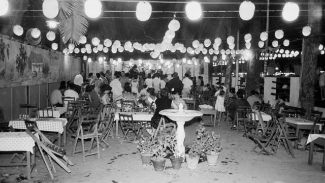 Caseta de la Feria de Málaga en 1963, cuando se celebraba en el Paseo del Parque.