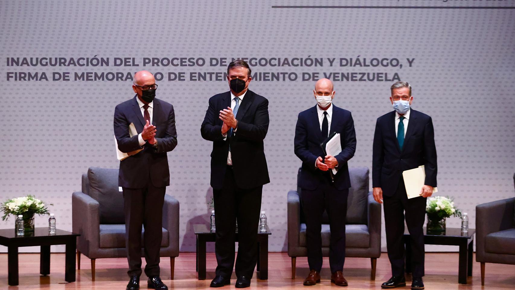 Jorge Rodríguez, Marcelo Ebrard, Dag Nylander y Gerardo Blyde Pérez, en la reunión en Ciudad de México.
