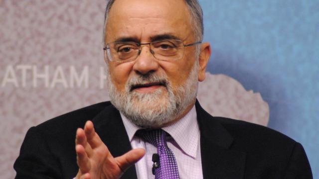 Ahmed Rashid en el Instituto de Estudios Internacionales, en Londres.