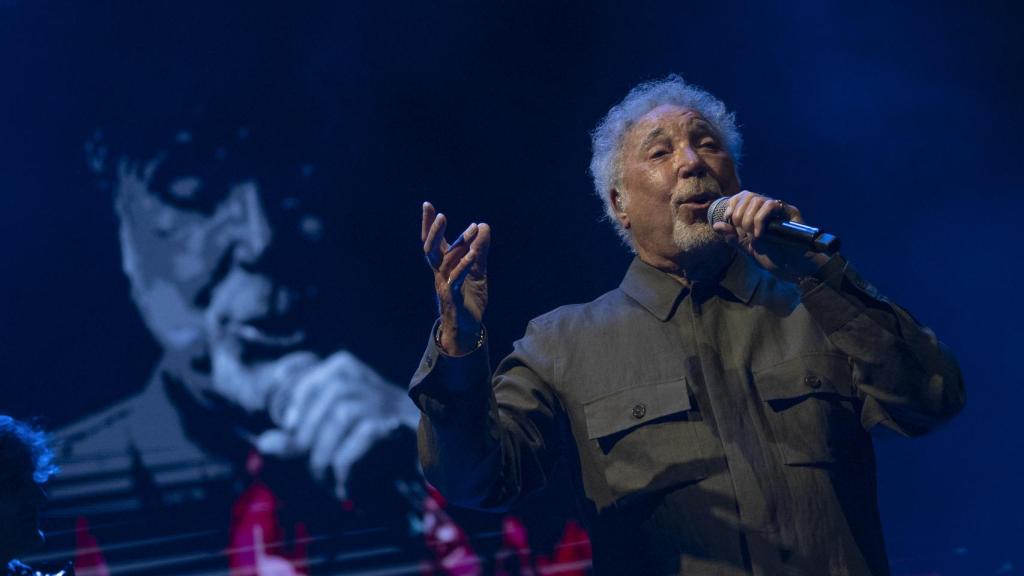 Tom Jones, durante un concierto