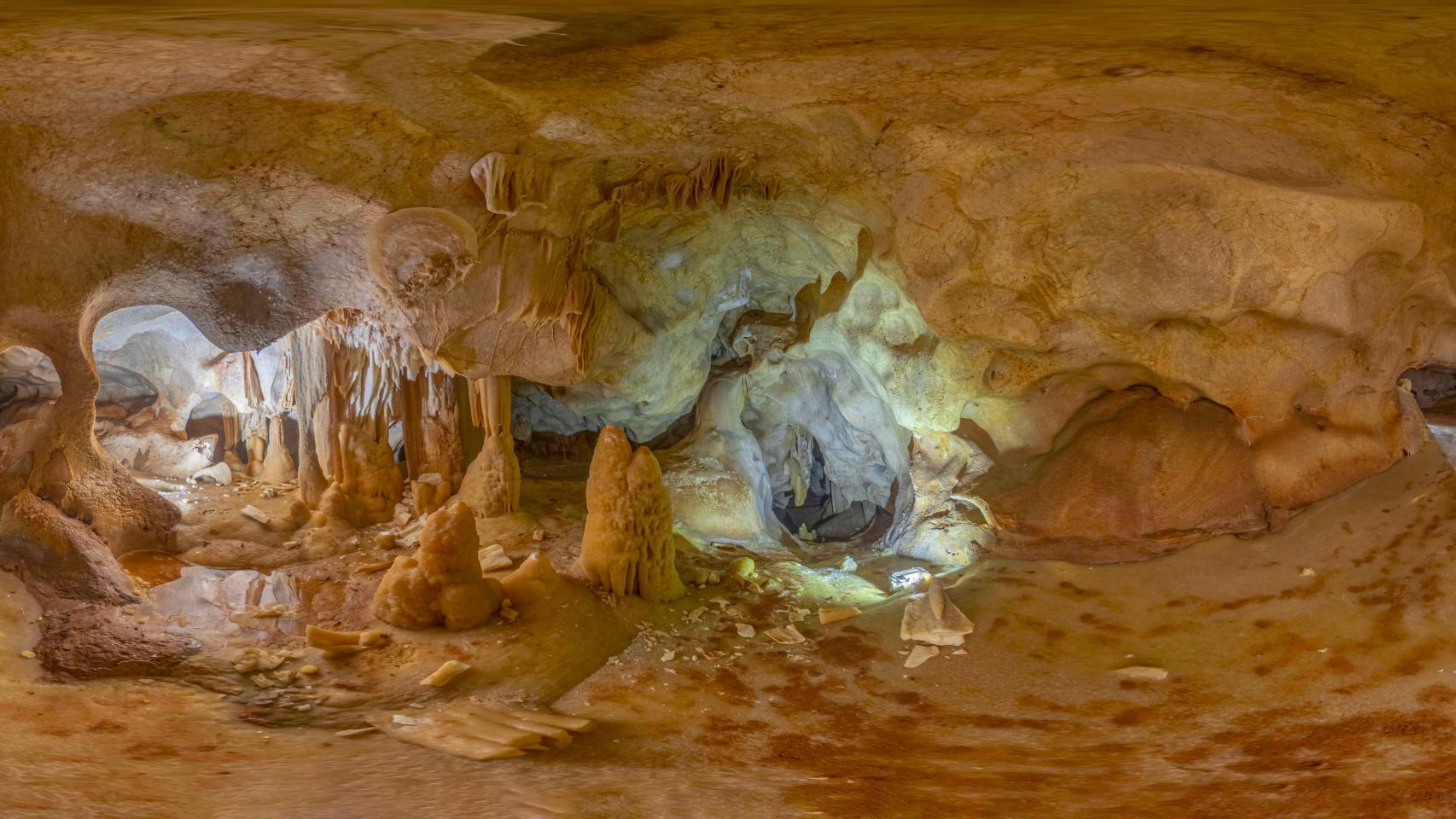 La sala principal de la cueva hallada en La Araña, en 360º