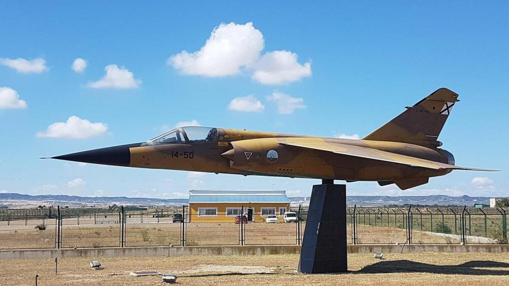 Entrada a la base militar de Zaragoza.