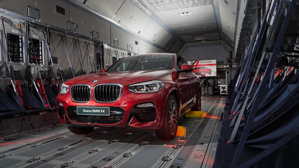 El coche viaja dentro del Airbus A400M de Zaragoza.