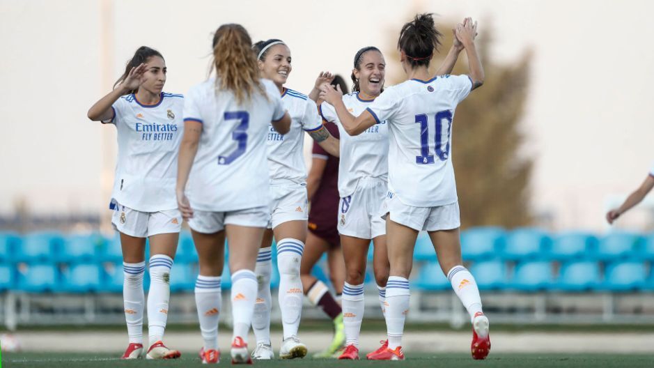 Piña de las jugadoras del Real Madrid Femenino