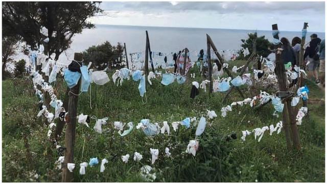 Gran cantidad de mascarillas colgadas en San Andrés.