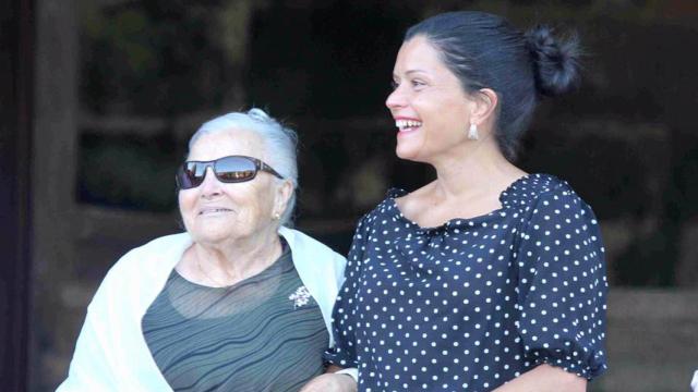 La poeta María Magdalena y la alcaldesa de Mos, Nidia Arévalo