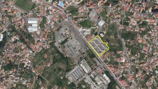 Vista aérea del barrio de Cabral. En amarillo, el grupo de casas Santa Clara, una zona de rehabilitación integral. Foto: Instituto Geográfico Nacional de España-Xunta de Galicia