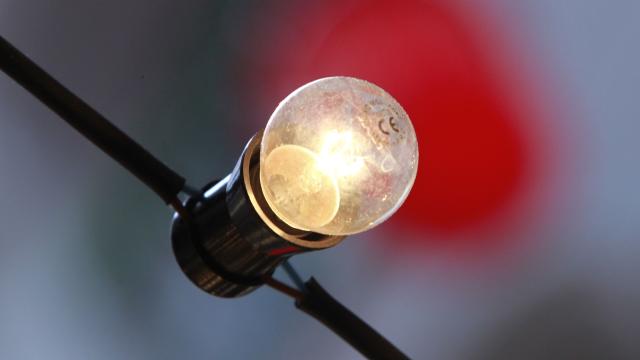 El precio de luz vuelve a bajar este domingo: esta será la franja horaria más barata