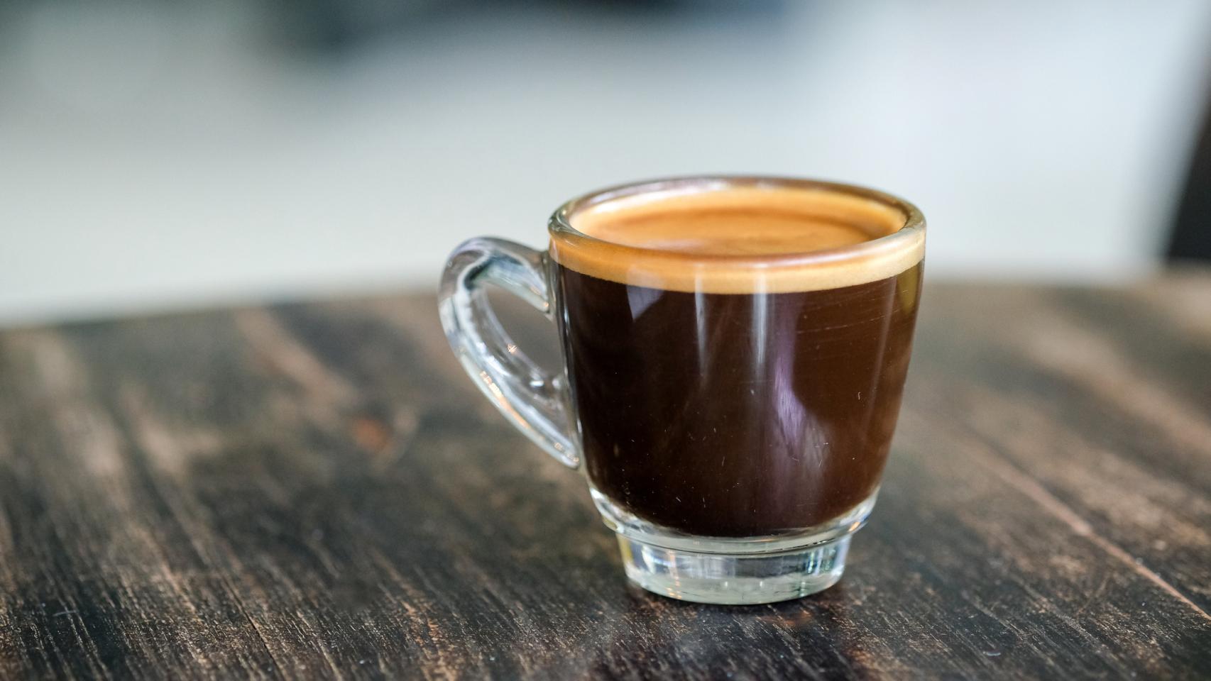 Una taza de café.