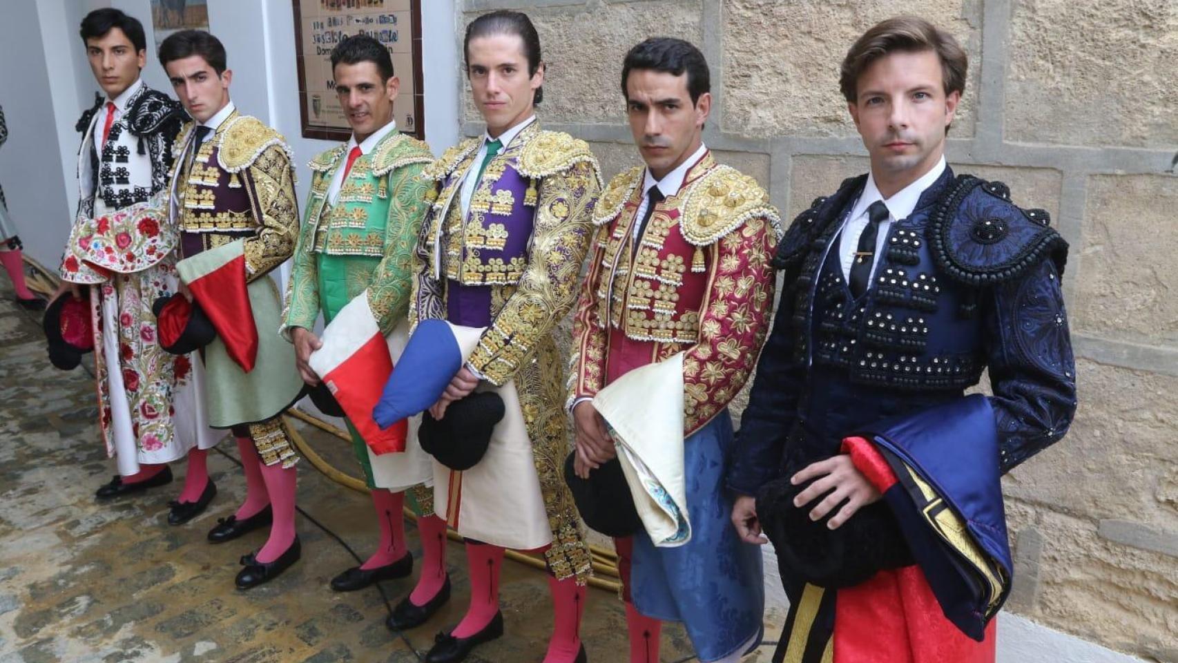 Los novilleros participantes en el patio de cuadrillas.