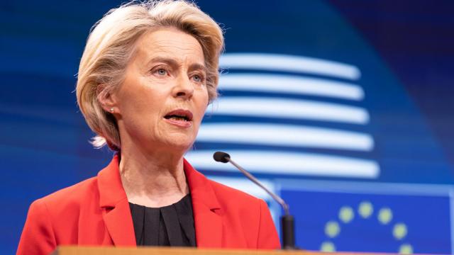 La presidenta de la Comisión Europea, Ursula von der Leyen, durante una rueda de prensa.