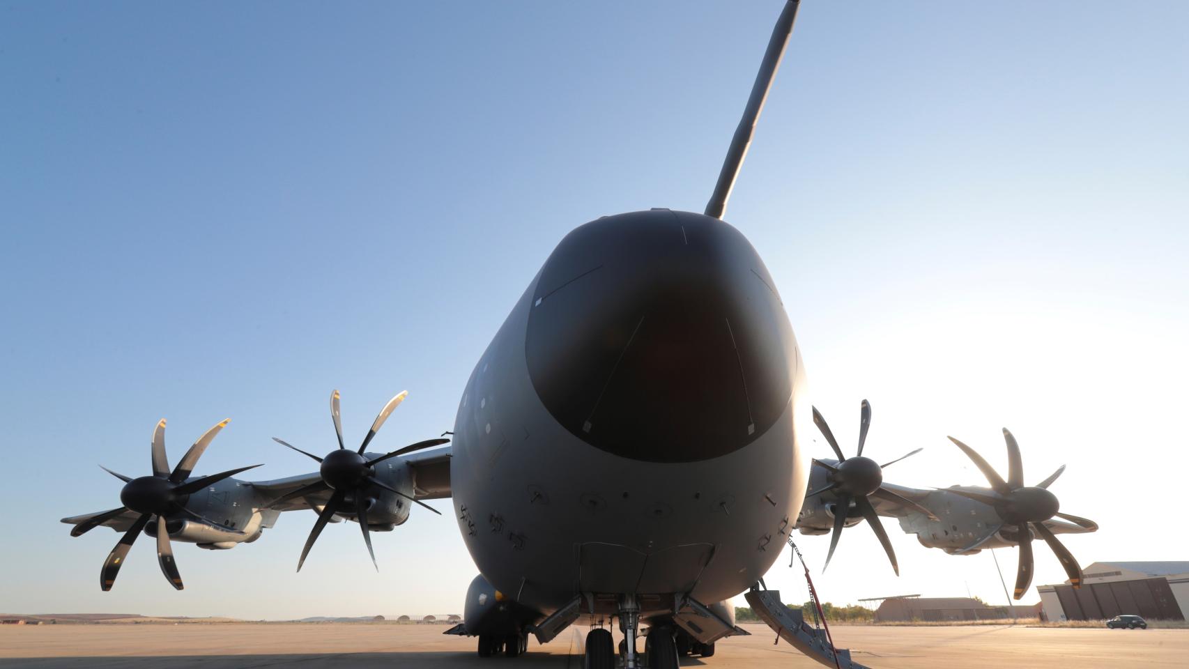 Imagen de un avión militar con evacuados afganos. Efe