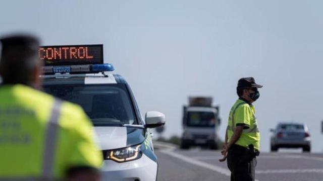 Un control de carretera de la Guardia Civil.