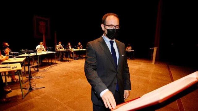 Javier Escribano, alcalde de Casas Ibáñez, durante su toma de posesión.