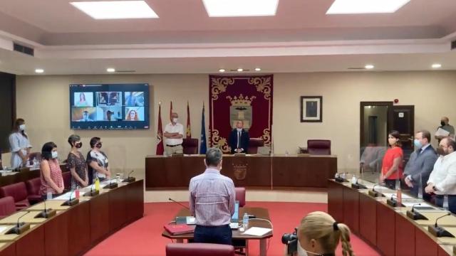 El pleno de Albacete arranca con un minuto de silencio en memoria de María Isabel