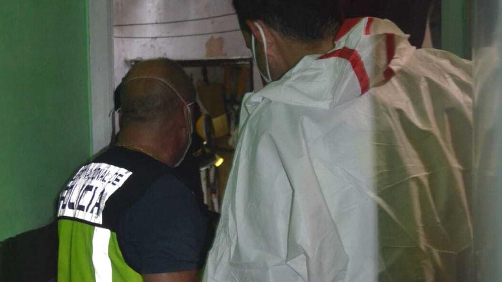 Imagen del interior de la casa donde el acusado intentó ocultar el cadáver.