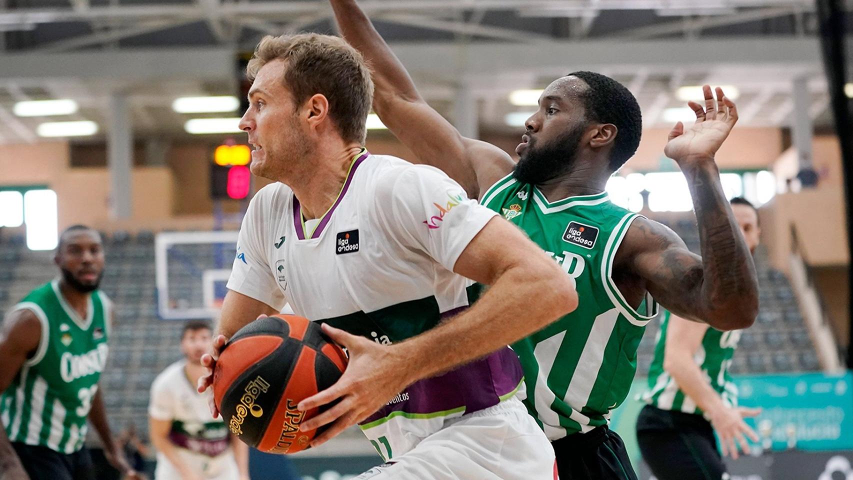 Una imagen del partido entre el Unicaja y el Coosur Real Betis.