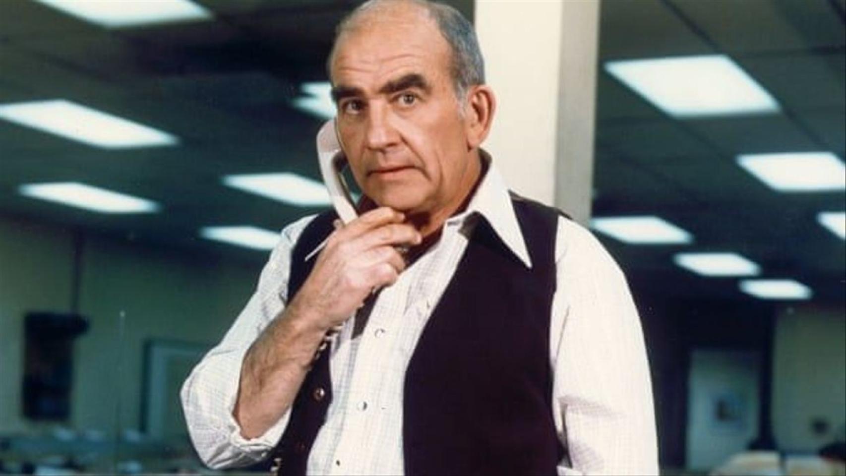 Ed Asner como Lou Grant.