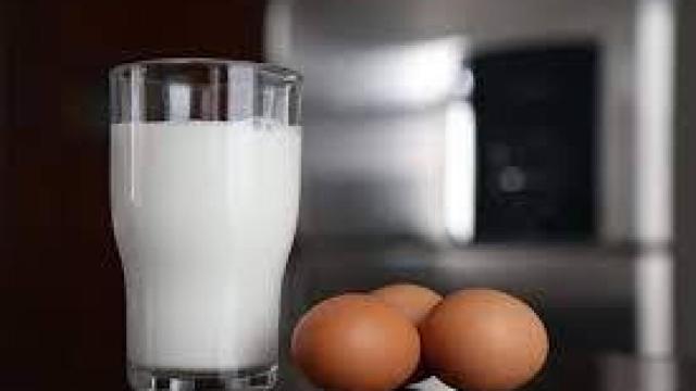 Productos básicos como la leche o el huevo