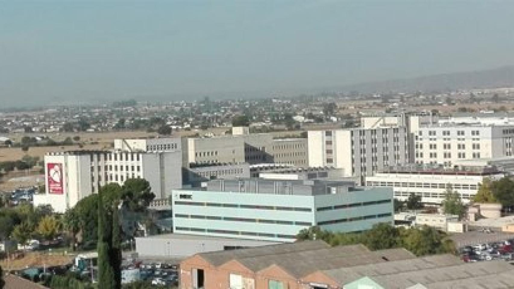El hospital Reina Sofía, donde se ha realizado la autopsia de Victoria.