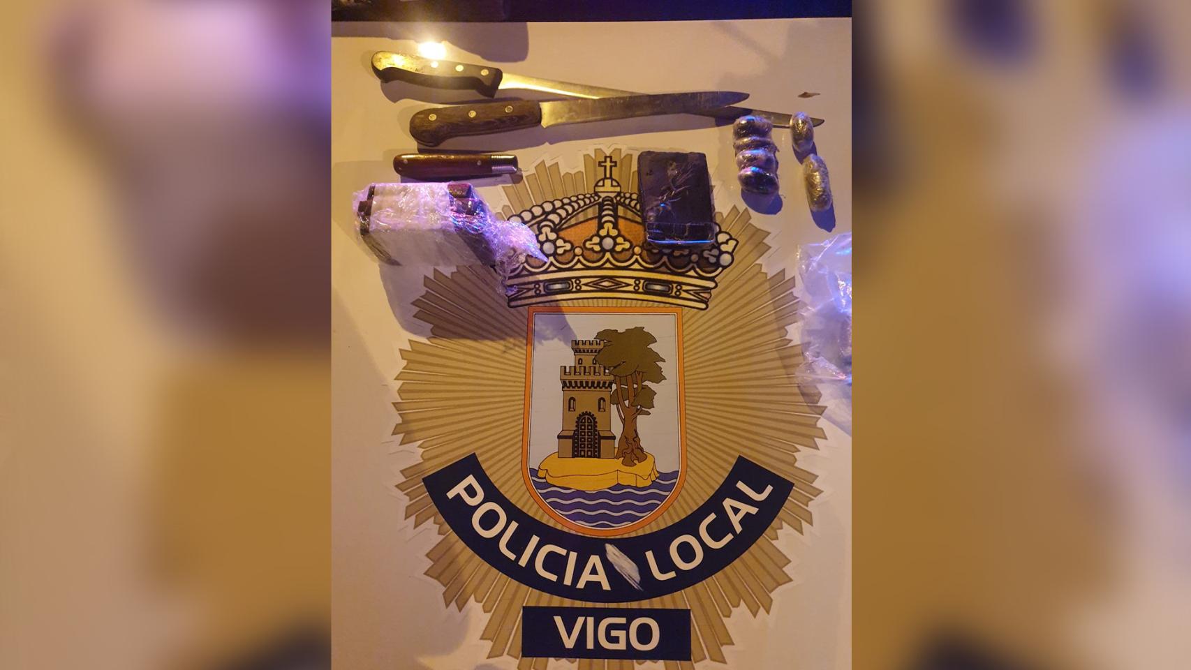 Cannabis y armas blancas incautadas.
