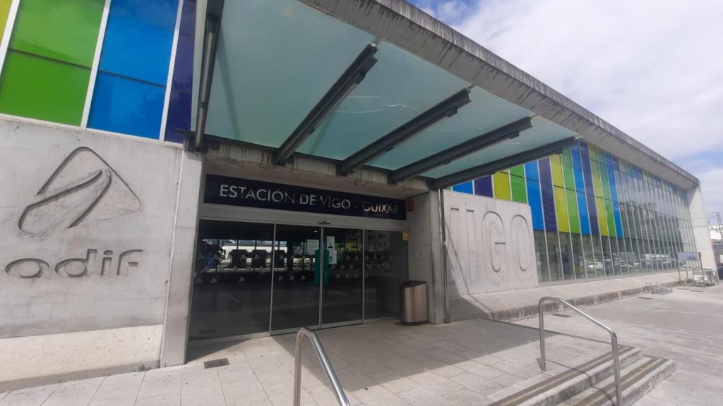 Vista de la entrada principal de Vigo Guixar