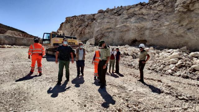 Imagen de la primera inspección del gobierno autonómico a la cueva en La Araña