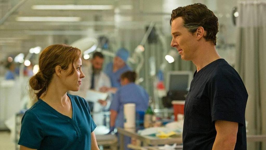 Rachel McAdams y Benedict Cumberbatch en la película 'Doctor Extraño'.
