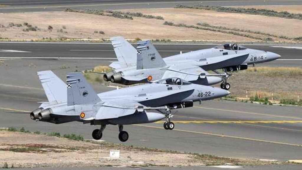 Dos F-18 del Ejército en una foto de archivo.