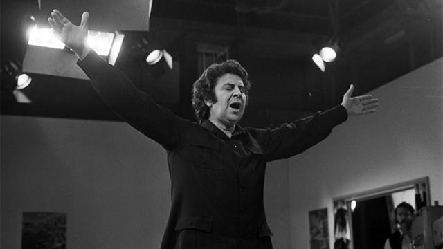 Mikis Theodorakis durante un concierto en Holanda en 1972.