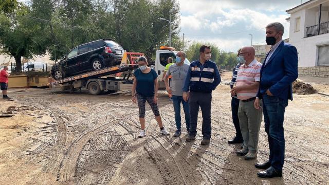 Álvaro Gutiérrez, a la derecha, durante su visita a Polán.
