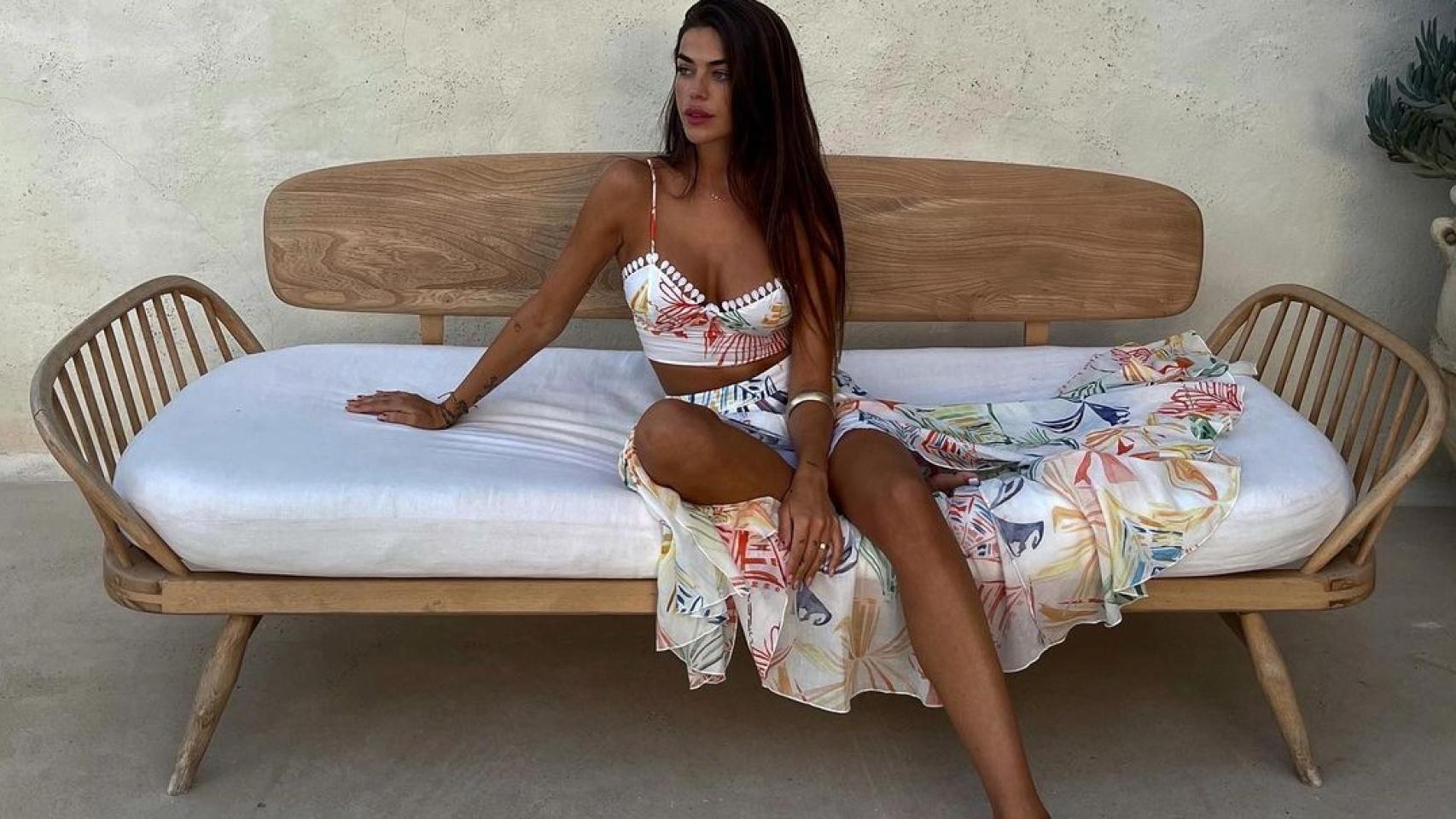 Violeta Mangriñan, con conjunto de falda y 'top' de Charo Ruiz.