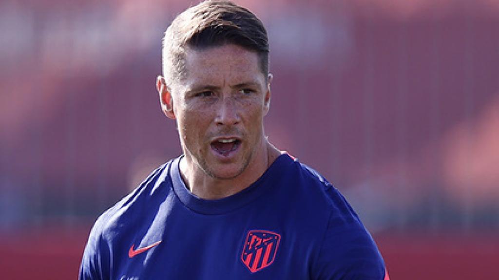 Fernando Torres durante dirigiendo un entrenamiento del Atlético