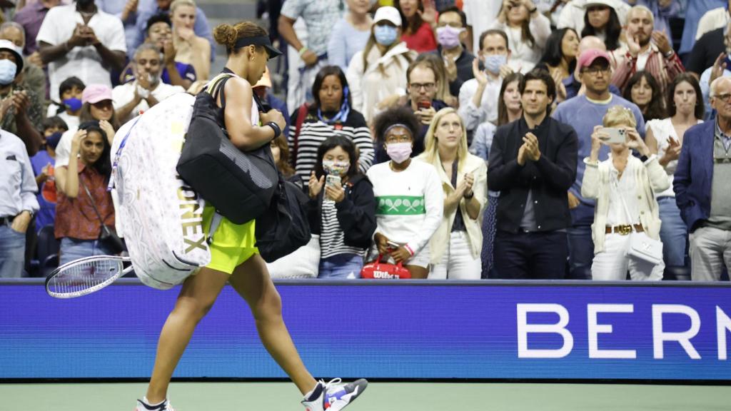 Osaka retirándose de la pista del US Open