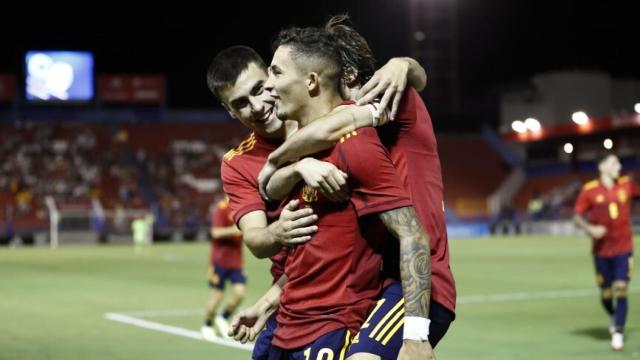 La selección española sub21 celebra un gol ante Rusia