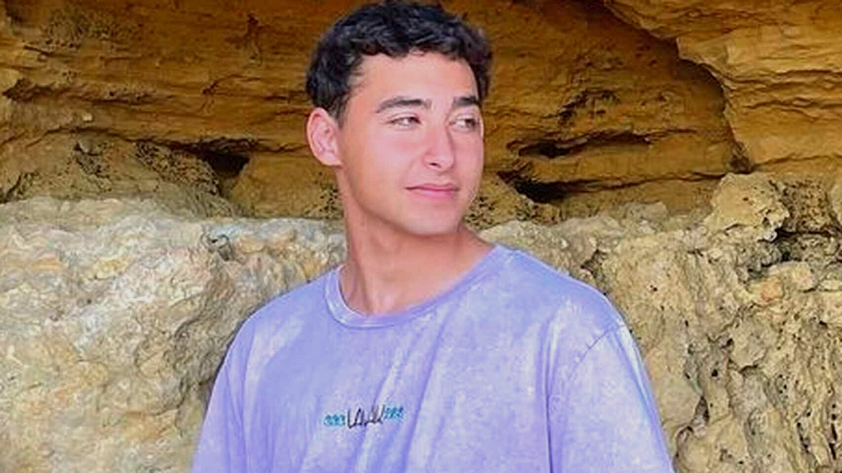 Juan del Val Roca en una exótica playa de Portugal.