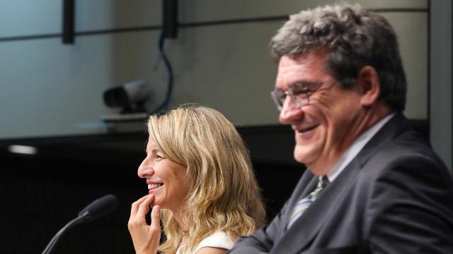 José Luis Escrivá, ministro de Inclusión, Seguridad Social y Migraciones, y Yolanda Díaz, vicepresidenta segunda de  Trabajo y Economía Social.