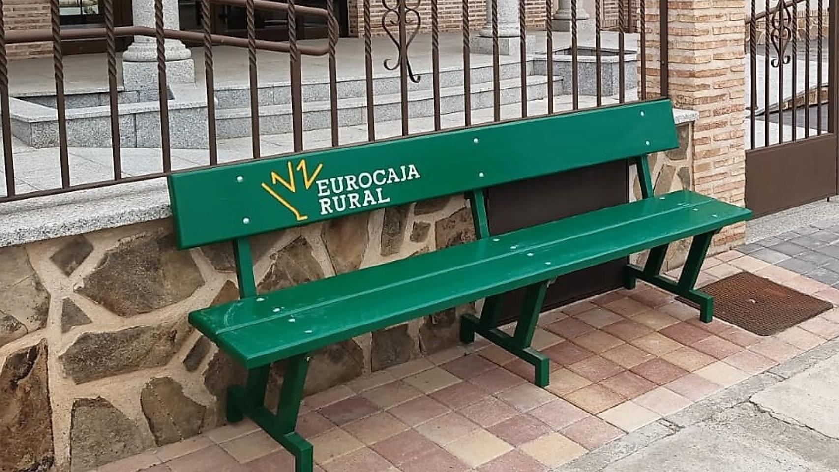 Mobiliario urbano de Eurocaja Rural