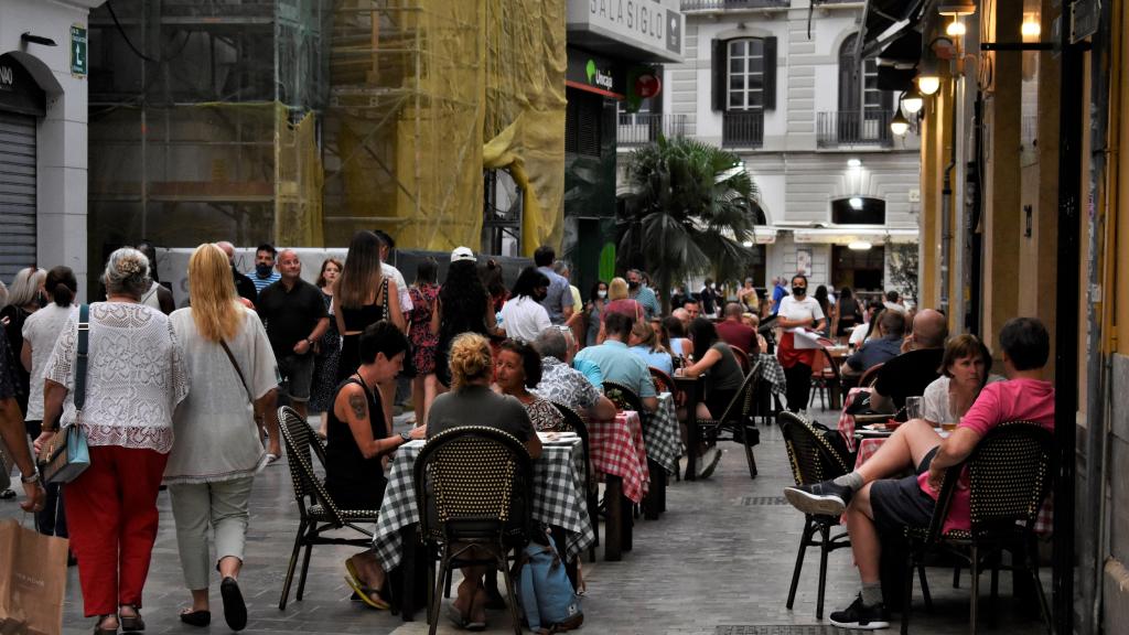 Una imagen de terrazas en la Plaza Uncibay.