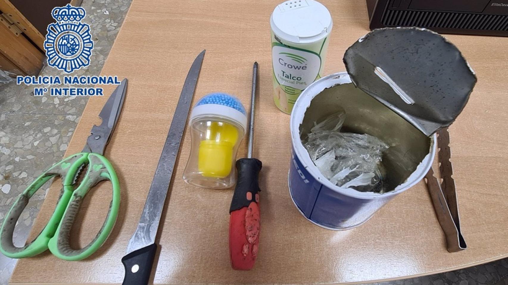 Material incautado en el registro de la vivienda en Málaga capital.