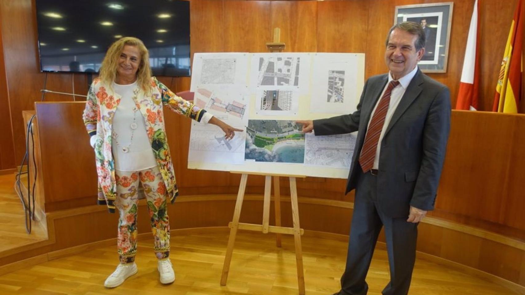 Carmela Silva y Abel Caballero ante el proyecto de recuperación de las dunas de Samil