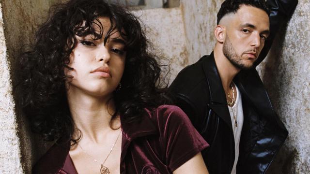 C. Tangana y una modelo, en la campaña de promoción de la colección.