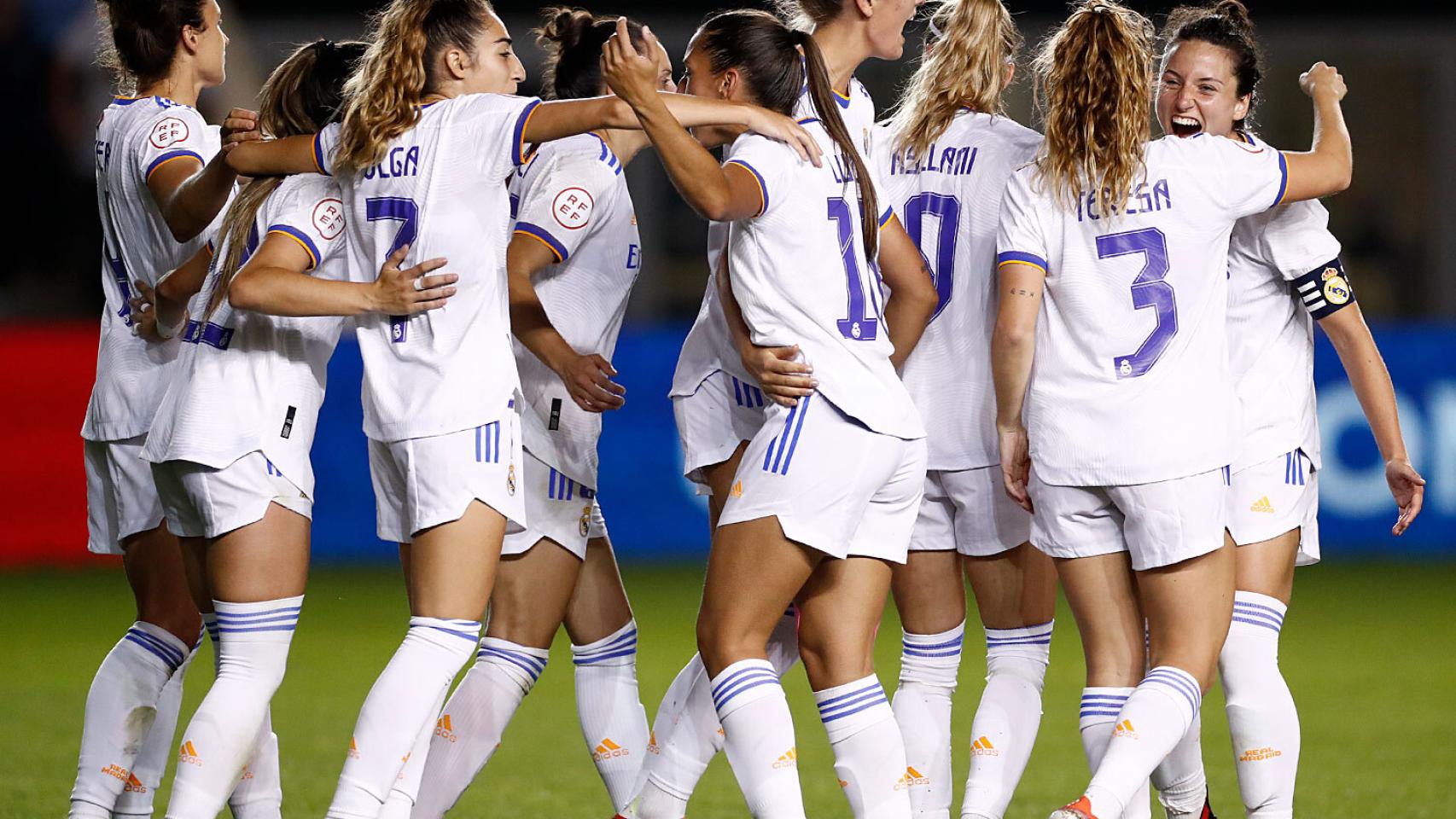 El equipo del Real Madrid Femenino celebra el triunfo ante el Manchester City